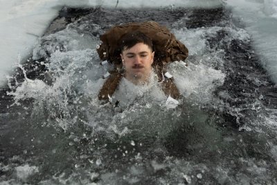 Een ijsbad na krachttraining kan je spiergroei remmen